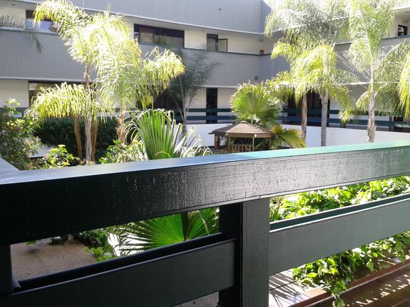EXCELLENT LAY-OUT. 4 PRIVATE OFFICES AND OPEN SPACE. FOR LEASE BY OWNER.